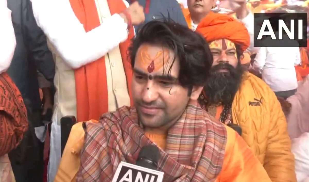 आस्था सही, पर राम पर टिप्पणी बर्दाश्त नहीं, बाबरी मस्जिद की नींव पर Dhirendra Shastri का बयान