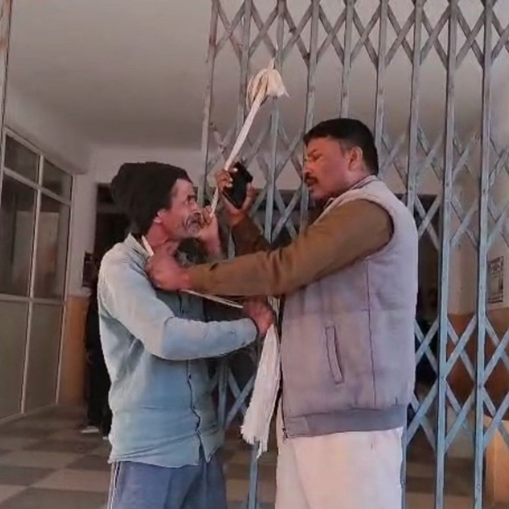 होमगार्ड ने किसान को आत्महत्या करने से बचाया:एसपी ने जवान को नकद पुरस्कार दिया, बुजुर्ग ने फर्जी रजिस्ट्री कराने की शिकायत की