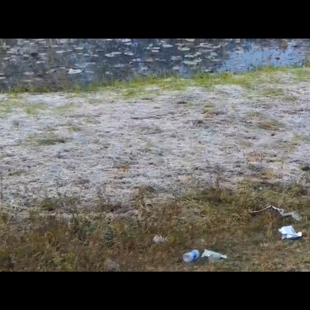 अमरकंटक में कड़ाके की ठंड, ओस की बूंदें जमीं:नए साल पर नर्मदा दर्शन को उमड़ रहे श्रद्धालु