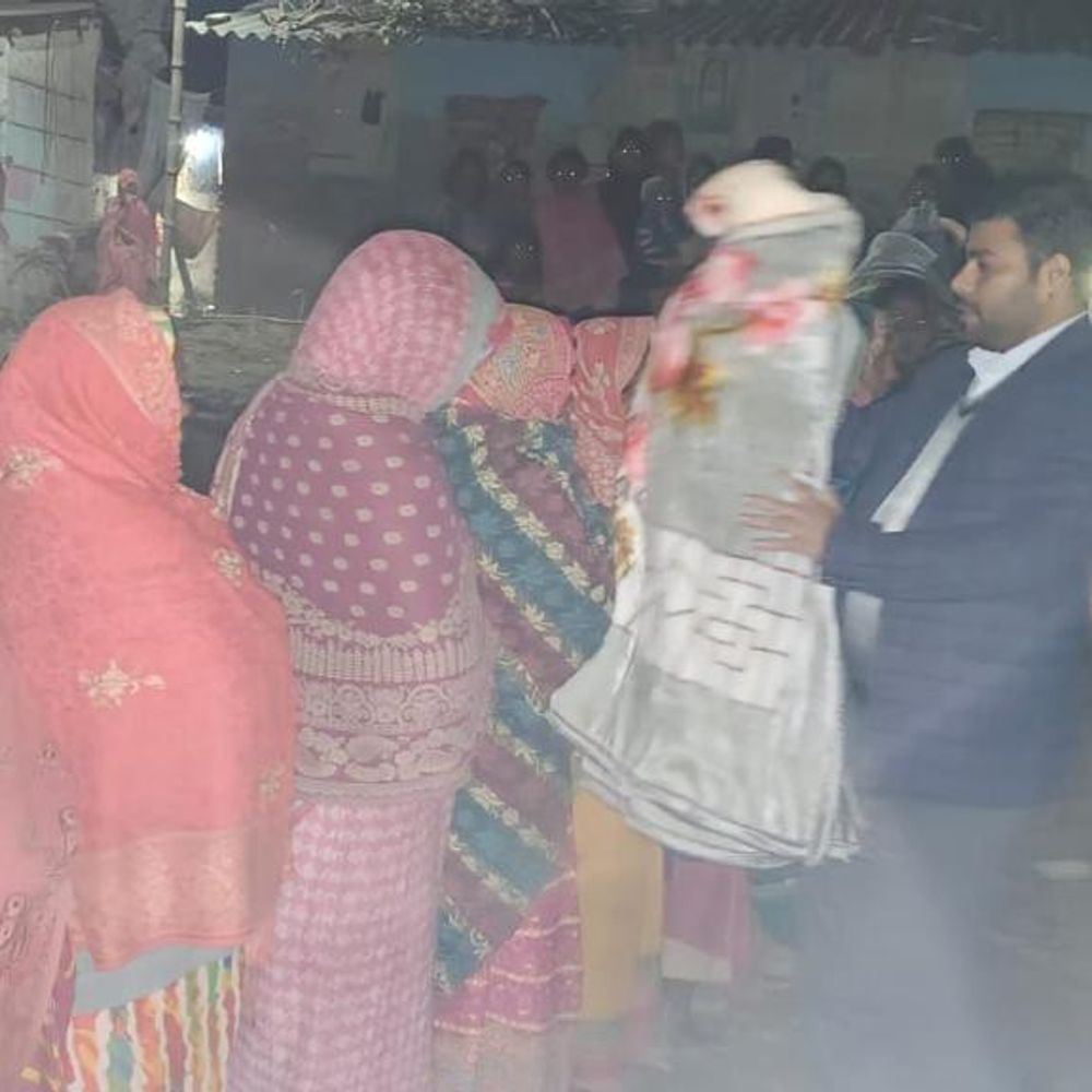 डीएम के निर्देश पर मुख्यमंत्री वस्त्र वितरण कार्यक्रम:मधुबनी में ठंड से बचाव के लिए बांटे गए 3487 कंबल