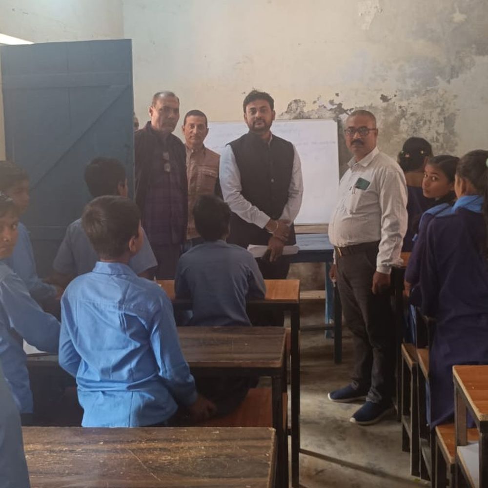 पुरनहिया के पंचायती राज पदाधिकारी ने स्कूलों का निरीक्षण किया:उत्तरी दोस्तीयां और दक्षिणी क्षेत्र में टीचर-स्टूडेंट की उपस्थिति, मिड-डे मील की जांच की