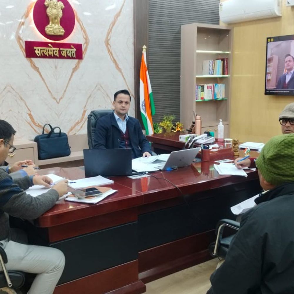 मधुबनी के जनता दरबार में 63 शिकायतें दर्ज:डीएम ने दिए तुरंत निष्पादन के निर्देश, सभी ने ऑनलाइन रजिस्टर किया