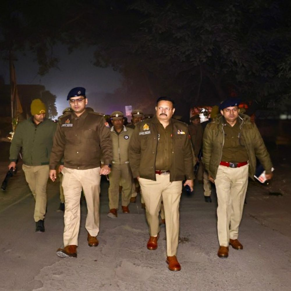 हुड़दंग, स्टंट और खुलेआम तलवार से केक काटने पर कार्रवाई:शाहजहांपुर पुलिस की नए साल पर चेतावनी, सोशल मीडिया की कर रही निगरानी