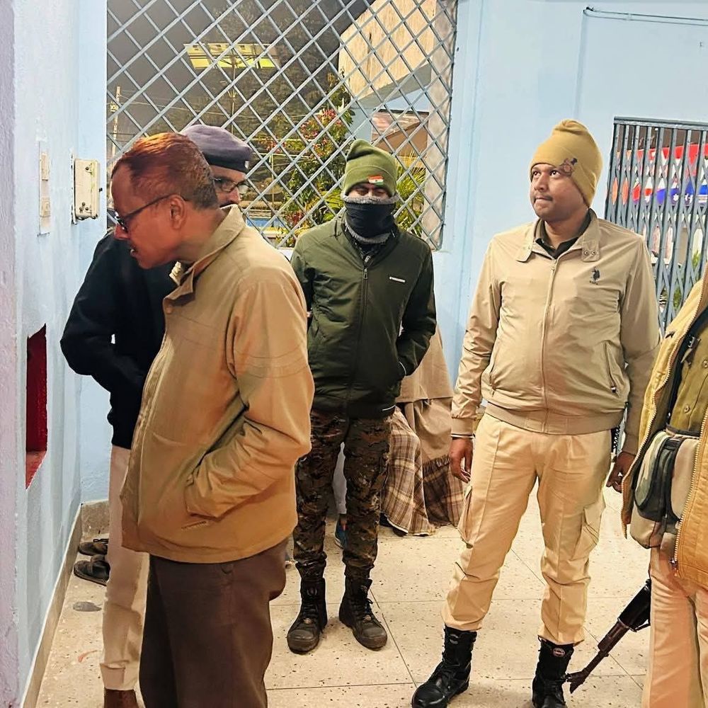 जमुई एसपी ने खैरा थाना का औचक निरीक्षण किया:कानून-व्यवस्था का जायजा लिया, पुलिसकर्मियों को दिए आवश्यक निर्देश