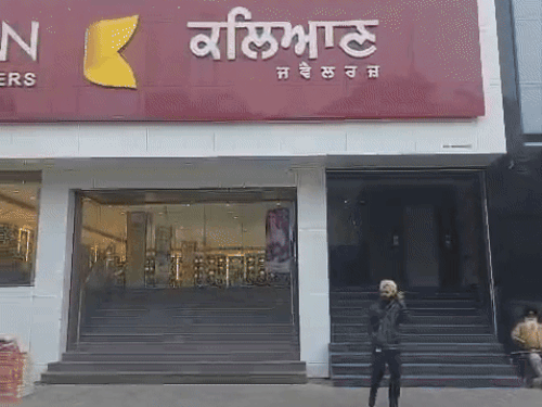 लुधियाना में कल्याण ज्वेलर्स पर ₹1 लाख का जुर्माना:मां-बेटे को 22 कैरेट बता 18 कैरेट की ज्वेलरी बेची; फोरम बोला- यूटर्न नहीं ले सकते
