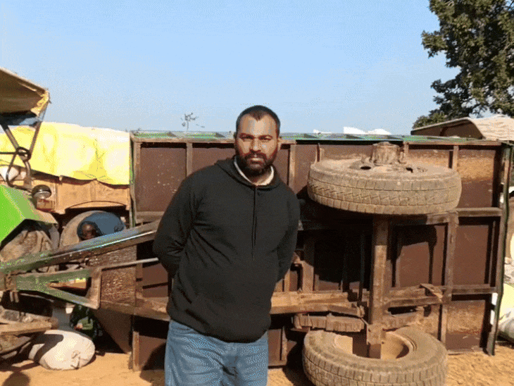 ठंड में ट्रैक्टर के नीचे सो रहे किसान:रीवा में 2 दिन से बिक्री का इंतजार, खरीद केंद्रों पर खराब व्यवस्था से बढ़ी परेशानी