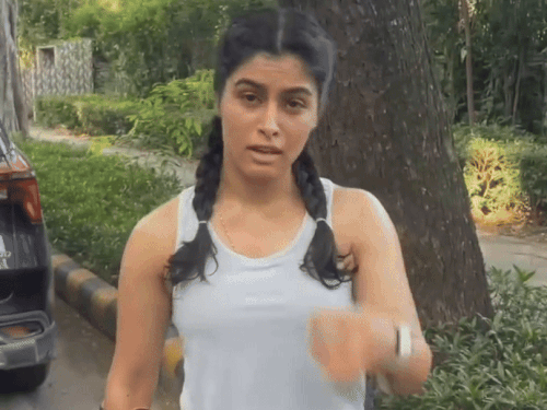 ओलिंपियन शूटर मनु भाकर रोहतक IIM की स्टूडेंट बनीं:स्पोर्ट्स मैनेजमेंट में पीजी डिप्लोमा करेंगी; पिता बोले- बेटी ने ही फील्ड तय किया