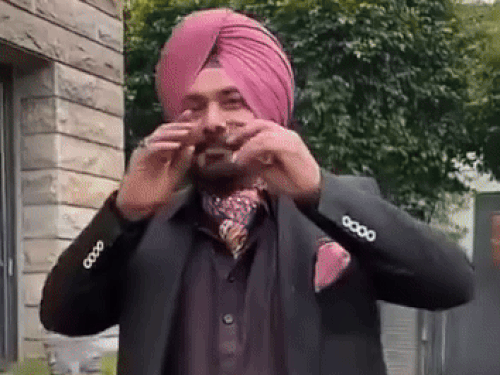 नवजोत सिंह सिद्धू का विरोधियों को सीधा संदेश:स्नानघर के कबूतरों की तरह भूखा-कमजोर नहीं, बाज की जिंदगी जीता हूं