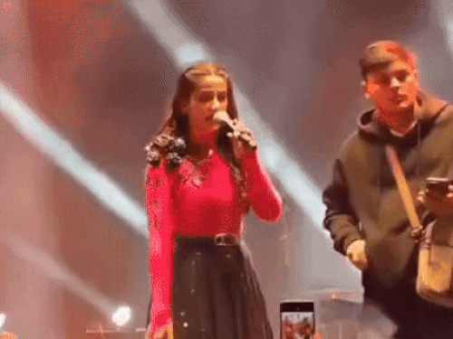 लाइव शो में बदतमीजी पर भड़कीं हरियाणवी मॉडल,VIDEO:प्रांजल दहिया बुजुर्ग से बोलीं- ताऊ थोड़ा कंट्रोल में रहो, तेरी बेटी की उम्र की हूं