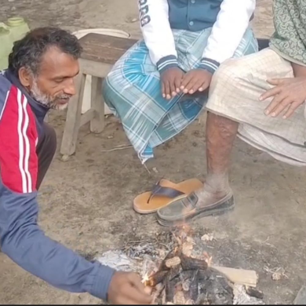 गोगरी नगर परिषद क्षेत्र में ठंड बढ़ी:जनजीवन प्रभावित, लोगों ने प्रशासन से अलाव जलाने की अपील