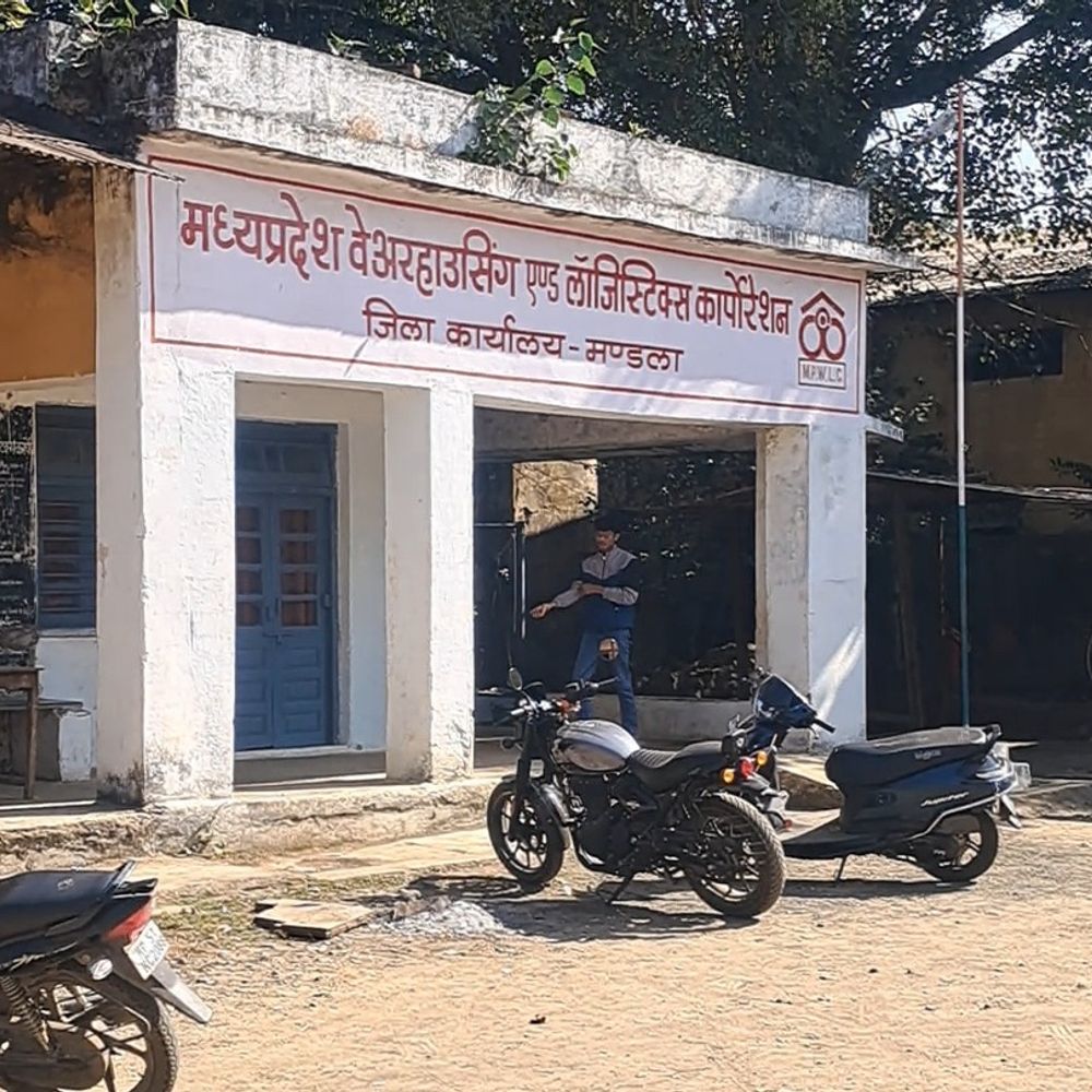 अमानक गेहूं सप्लाई मामले में 3 अधिकारियों पर FIR:मंडला में मोहगांव-घुघरी की 22 उचित मूल्य दुकानों में भेजा गया था खराब गेहूं