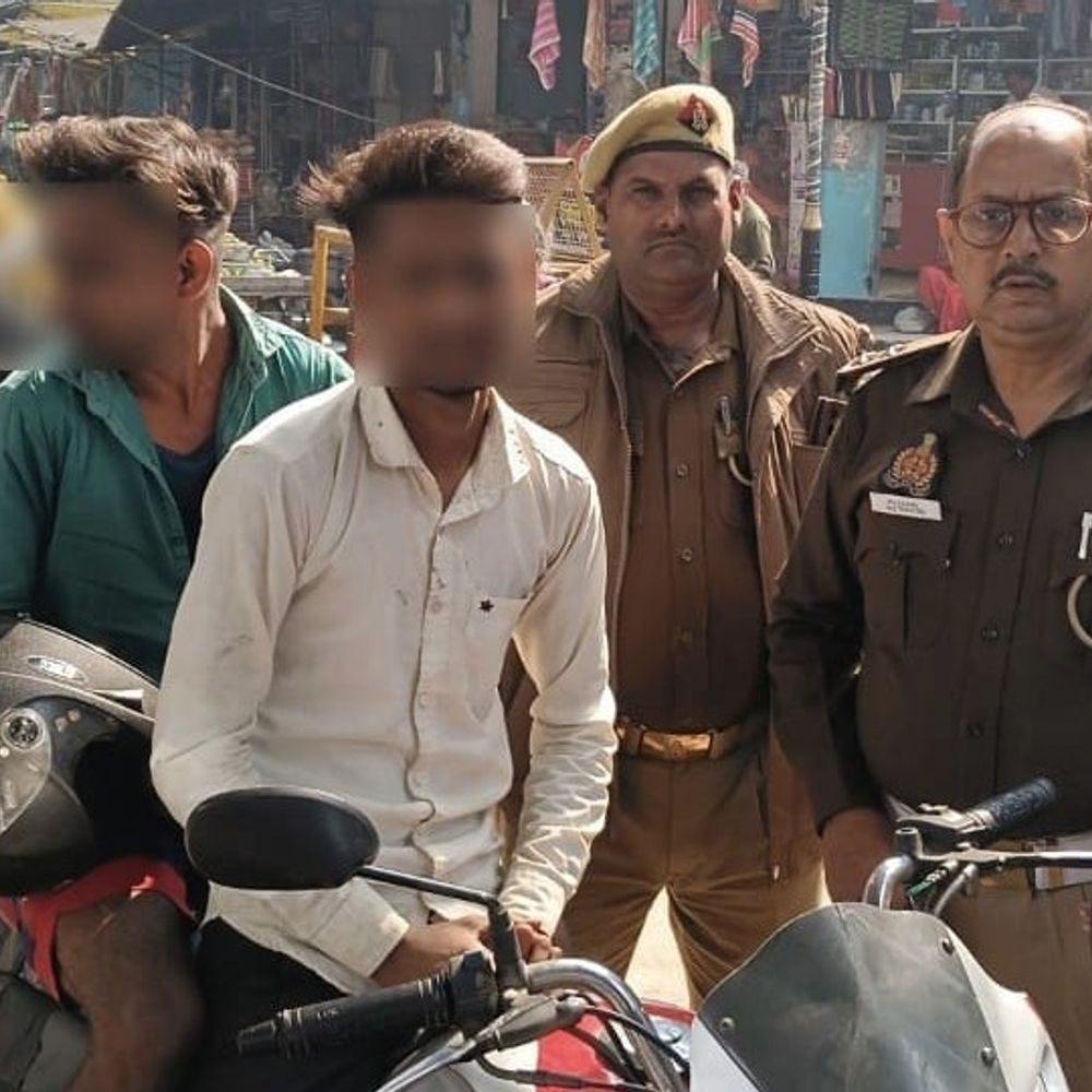 भदोही पुलिस ने 8 वाहनों का किया चालान:बाजार में चलाया सघन वाहन चेकिंग अभियान
