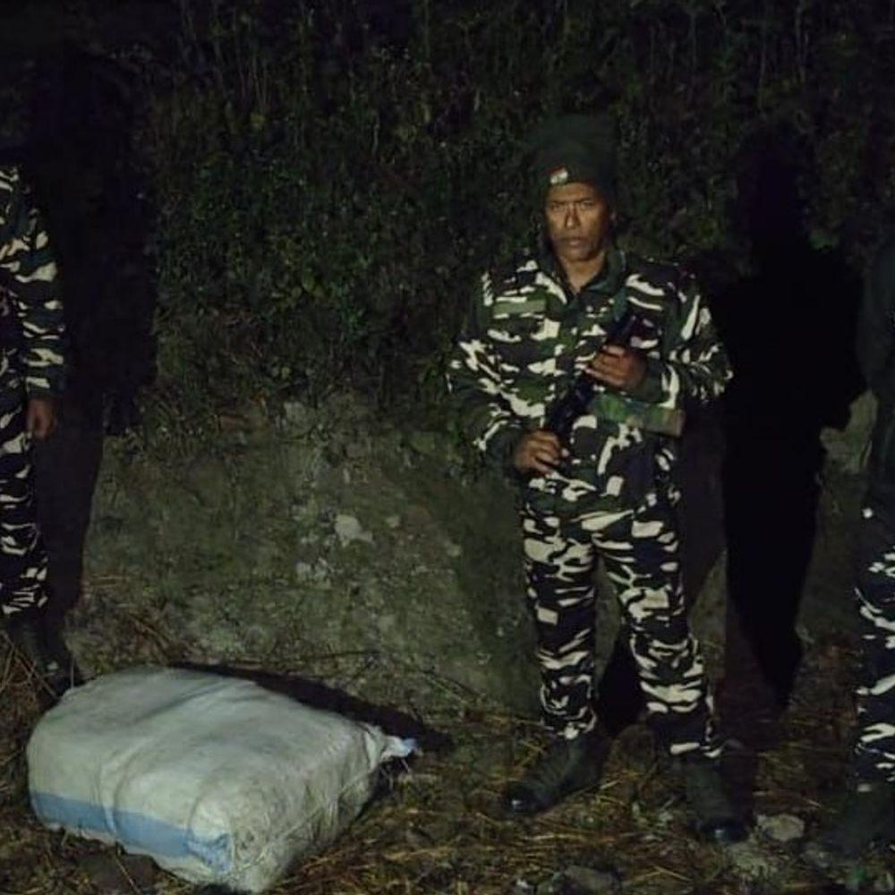 सुपौल में भारत-नेपाल सीमा पर 52 किलो गांजा जब्त:SSB को देख तस्कर भागे, अंतरराष्ट्रीय बाजार में कीमत करीब 20.80 लाख रुपए