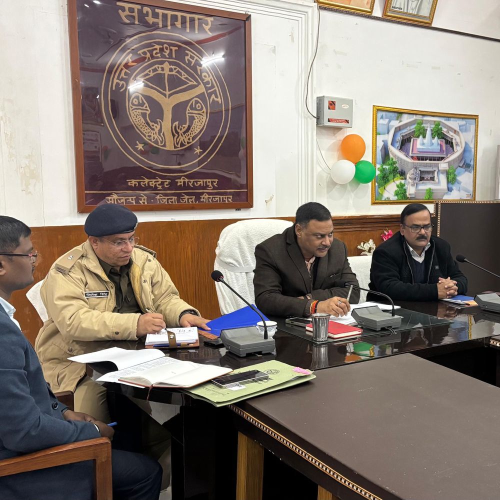 मिर्जापुर में 93 हजार मतदाता खोज रहे BLO:नई मतदाता सूची से 3.44 लाख मतदाता होंगे कम, पात्रों से मांगे आवेदन