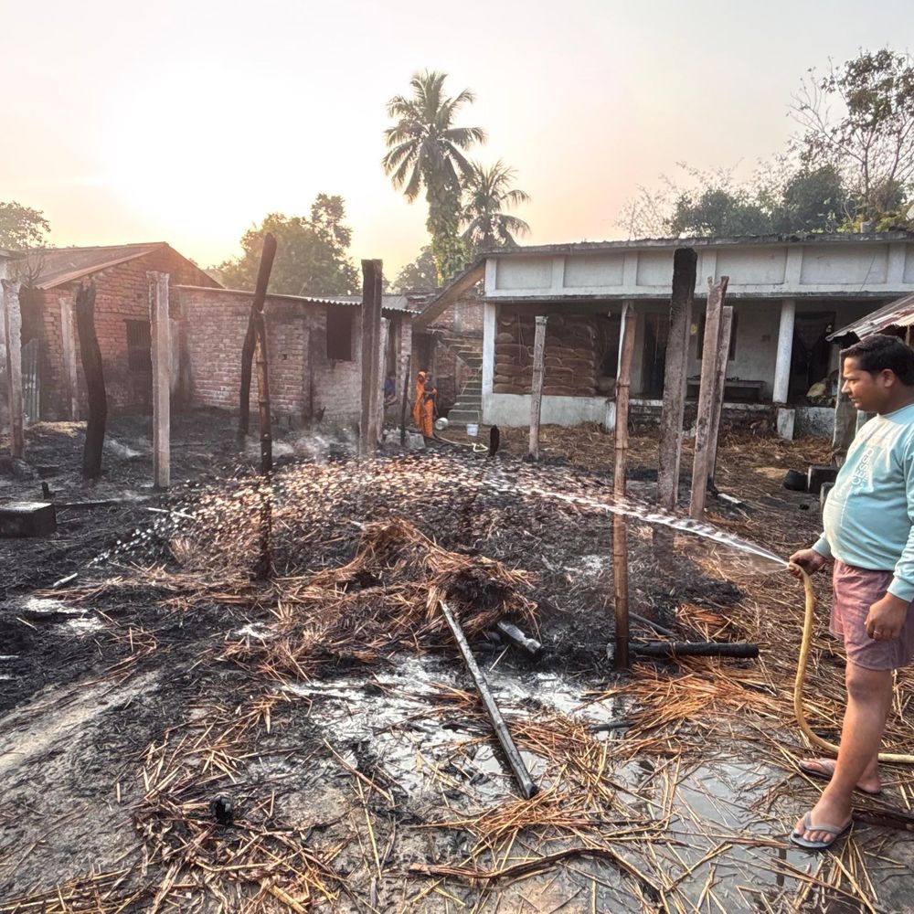 पिपरा में बिजली शॉर्ट सर्किट से लगी आग:तीन घर जले, 150 बोरी धान सहित सभी घरेलू सामान राख