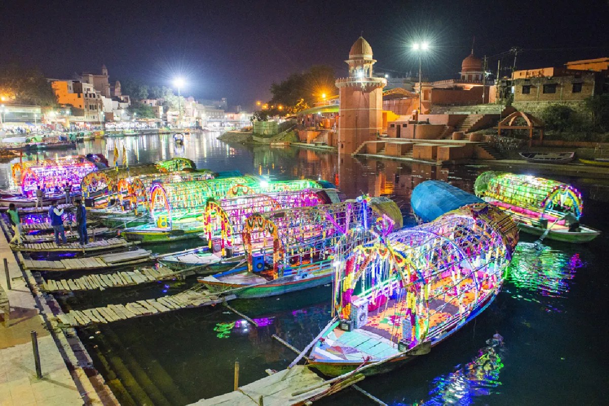 श्रीराम की तपोभूमि ‘चित्रकूट’में नए साल का जश्न, मां शारदा मंदिर में होगी भव्य पूजा