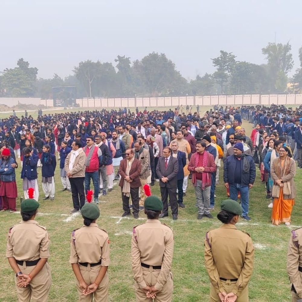 सुलतानपुर वंदे मातरम गीत के 150 वर्ष पूरे:संयुक्त सेवा समिति ने किया ऐतिहासिक आयोजन, दर्जनों स्कूल के छात्र-छात्राएं रहे मौजूद