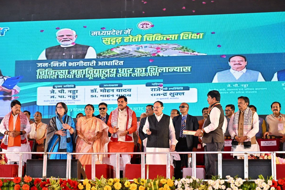 भोपाल भेजी ‘सीक्रेट’ रिपोर्ट, CM और केंद्रीय मंत्री को दिया फेक ‘बाघ प्रिंट गमछा’