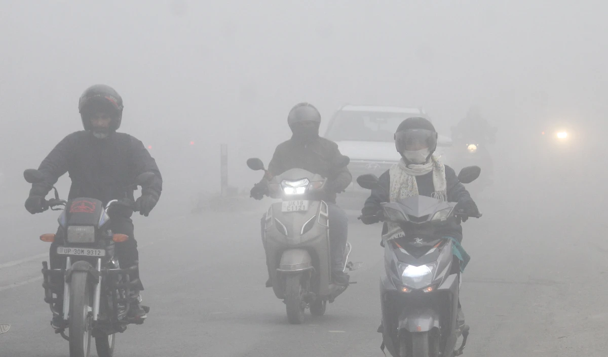 Delhi Airport पर कोहरे के कारण  16 उड़ानें रद्द