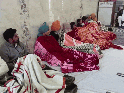 पंजाब में ‘वेहला रहने’ का मुकाबला:55 लोग बिना मोबाइल घंटों बैठेंगे, वॉशरूम न जाने समेत 11 कड़े नियम, अंत तक टिकने वाला होगा विनर