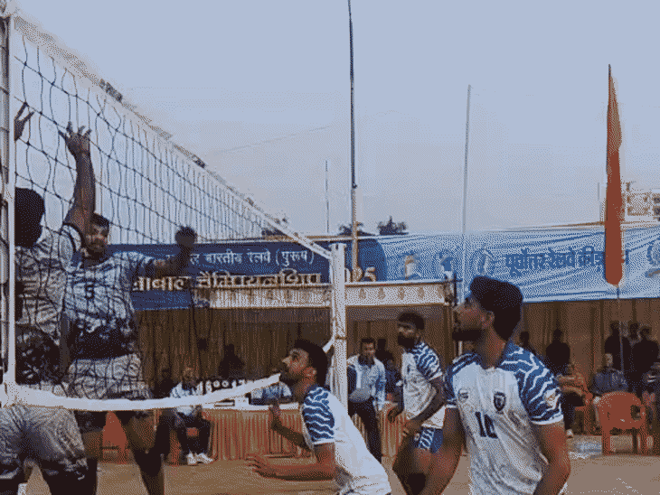 गोरखपुर में उत्तर-रेलवे ने जीता वॉलीबॉल चैम्पियंसशिप का खिताब:जीएम ने किया सम्मानित, खिलाड़ियों ने दिया पूरी कोचिंग स्टाफ को श्रेय