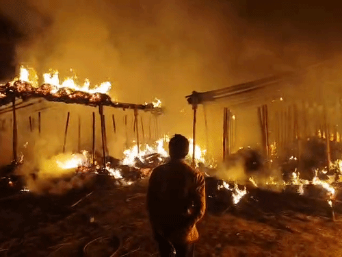 फतेहपुर में साढ़े चार लाख का मशरूम प्लांट जला:लोगों ने भागकर बचाई जान, प्लांट मालिक ने आग लगाने का आरोप लगाया