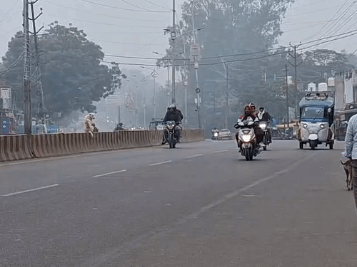 ठंड ने बढ़ाई मुश्किलें.. दूसरे दिन पहुंची वंदे भारत:प्रयागराज में दिन भर तेज धूप, शाम होते ही बढ़ जाती है ठंड