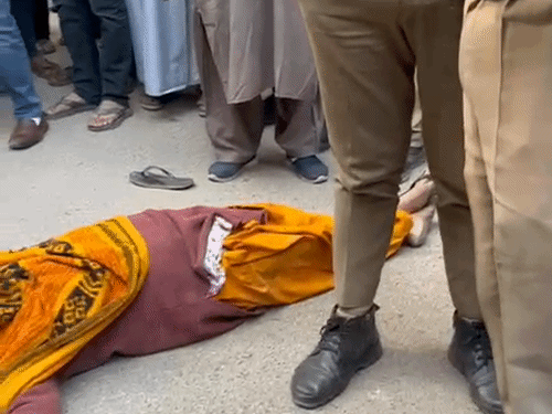 प्रयागराज में महिला की गोली मारकर हत्या:दामाद ने सिर में मारी गोली, सड़क पर दौड़ाता लाया