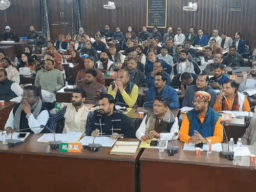 नगर निगम के सदन में पास हुए 11 प्रस्ताव:कानपुर में नामांतरण में देरी करने पर लगेगा जुर्माना, 30 दिन में देनी होगी आपत्ति; फिर जारी होगा गजट