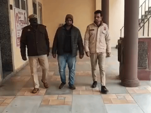 बरेली में युवती की फोटो एडिट कर ब्लैकमेलिंग:शादी से इनकार पर रिश्तेदार ने रची बदनाम करने की साजिश, पुलिस ने दबोचा