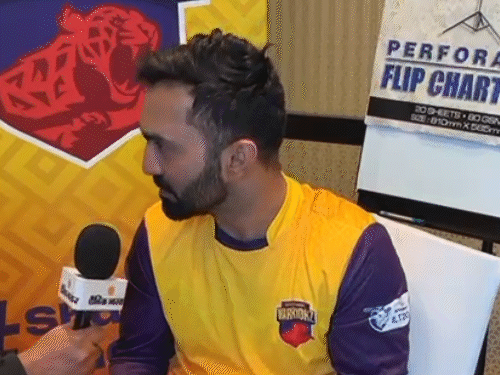 दिनेश कार्तिक ने स्पिनर खेलने की कमजोरी को नकारा:कोलकाता टेस्ट में 93 रन पर ढेर हो गई थी भारतीय टीम, इंटरनेशनल लीग में खेल रहे हैं