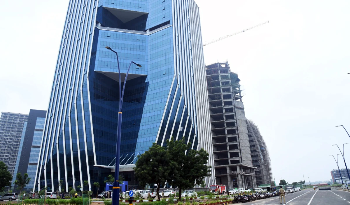 गुजरात की GIFT City में शराबबंदी खत्म, सरकार ने दी ‘पीने और पिलाने’ की अनुमति, परमिट की जरूरत खत्म