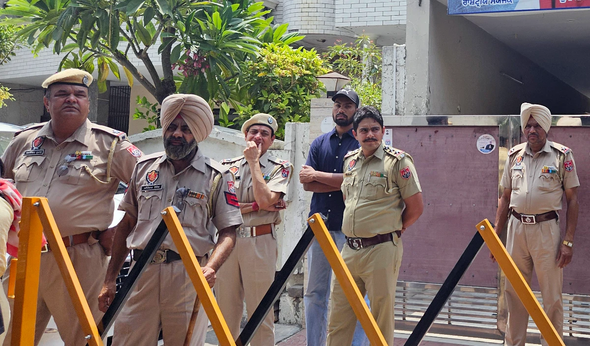 Gurdaspur Grenade Attack | पंजाब पुलिस की बड़ी कार्रवाई, ISI की साजिश बेनकाब, चार संदिग्ध गिरफ्तार, हथियारों का जखीरा जब्त