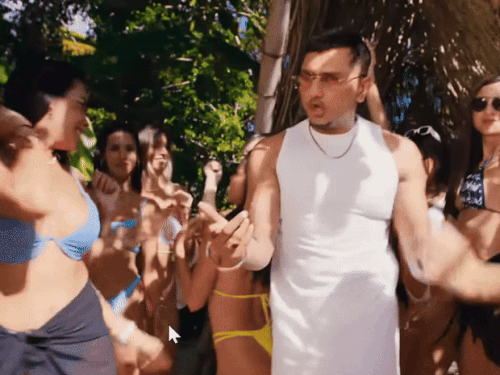 बॉलीवुड सिंगर-रैपर यो यो हनी सिंह गाने से विवादों में:बिकिनी गर्ल्स संग नाच रहे; पंजाब DGP से FIR, यूट्यूब से सॉन्ग हटाने की मांग