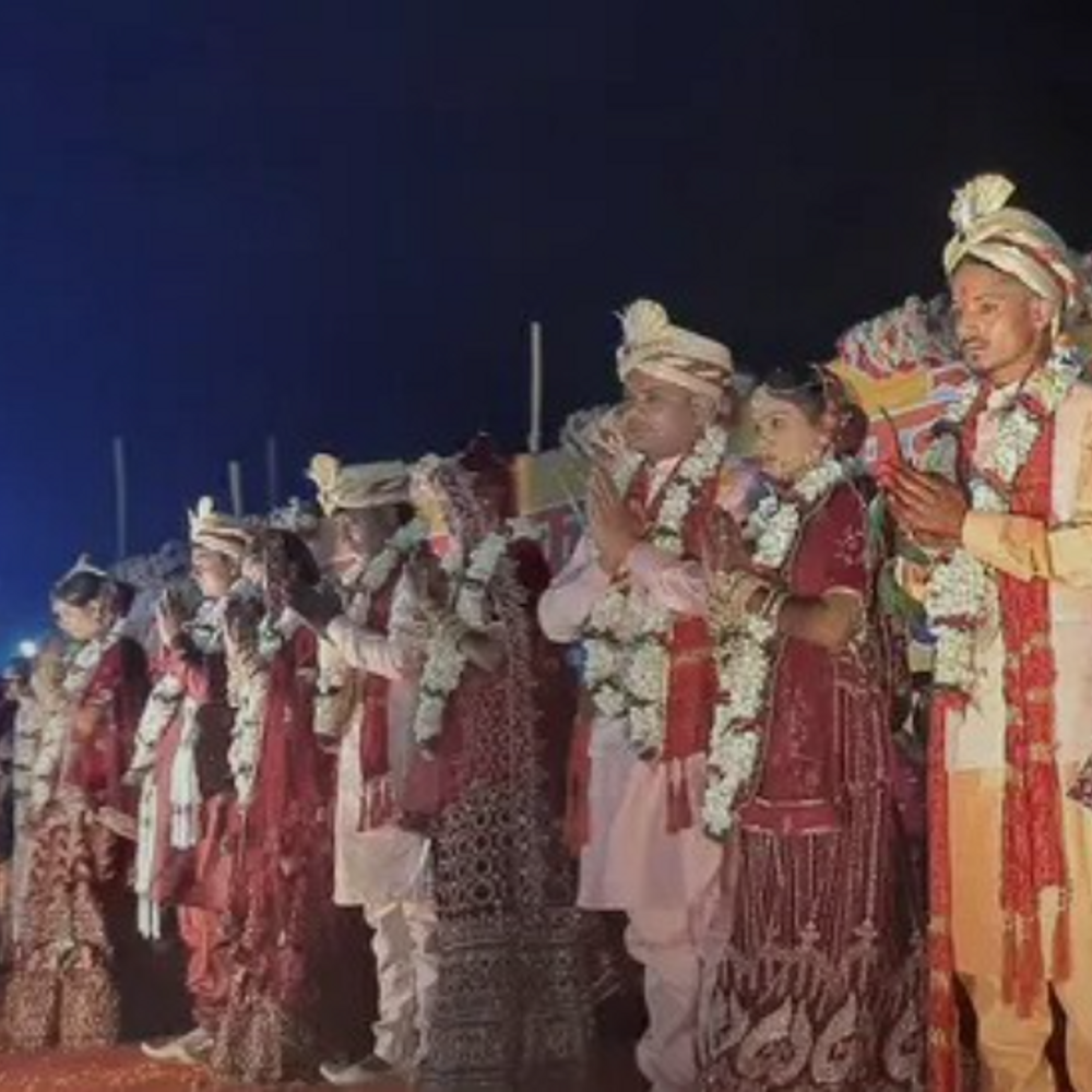 पूर्णिया में 10 जोड़ों का हुआ निःशुल्क सामूहिक विवाह:हजारों लोग आशीर्वाद देने पहुंचे, जश्न के बीच स्वादिष्ट व्यंजनों की थी व्यवस्था