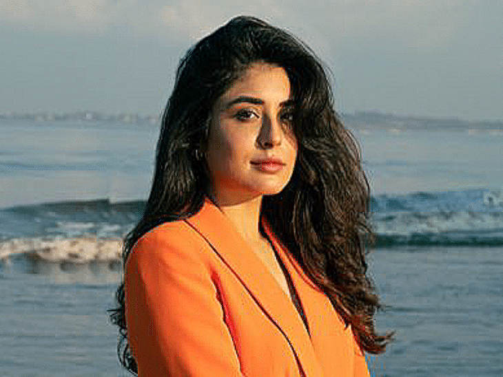 क्रिकेट होस्ट गौरव कपूर को डेट कर रहीं कृतिका कामरा:इंस्टाग्राम पर साथ की फोटोज शेयर कीं, लंबे समय से अफेयर की थीं खबरें