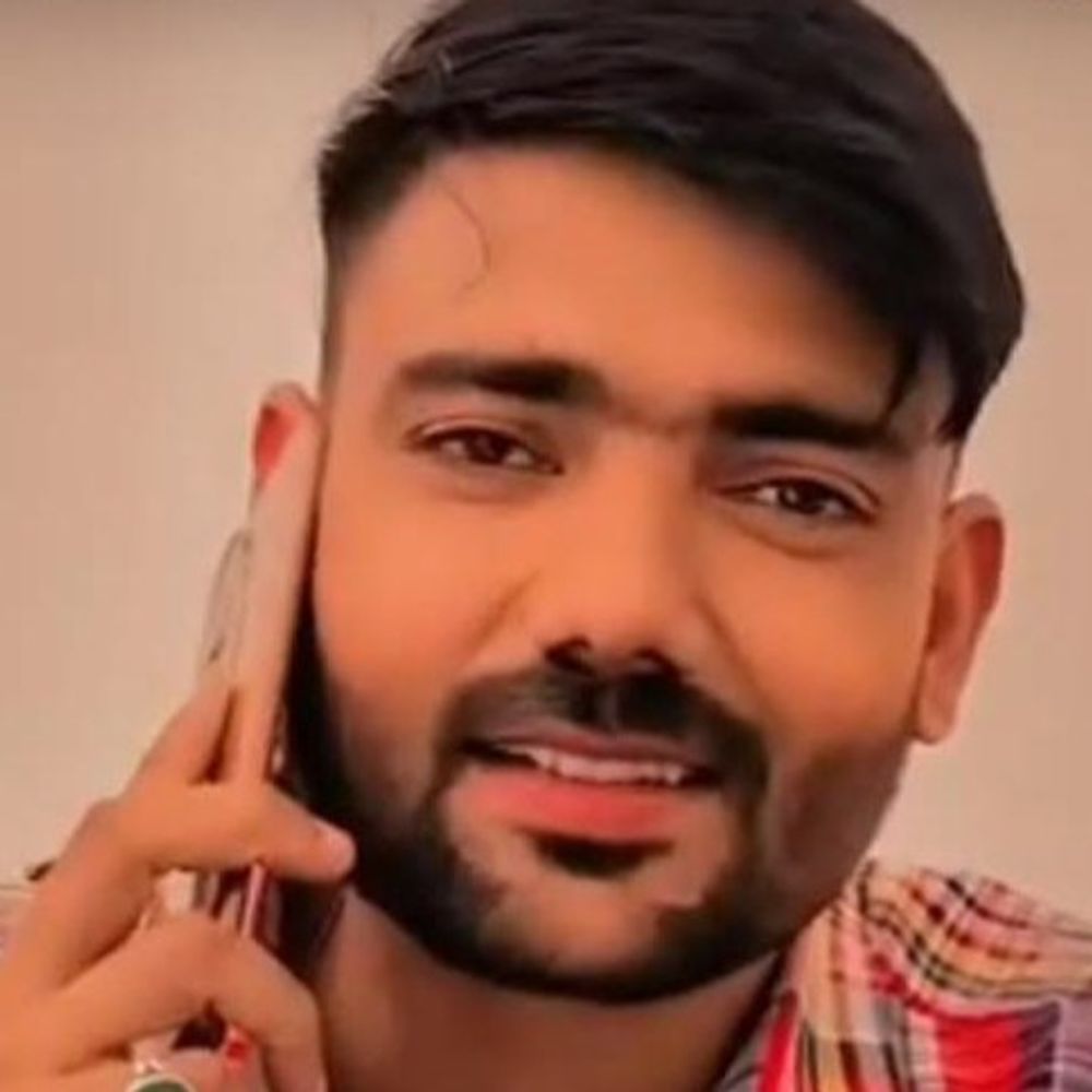 डीडवाना में युवक ने फंदा लगाकर की आत्महत्या:अपनी ही दूकान में फंदा लगाकर किया सुसाइड, पुलिस ने फंदे से उतारकर मोर्चरी में रखवाया शव