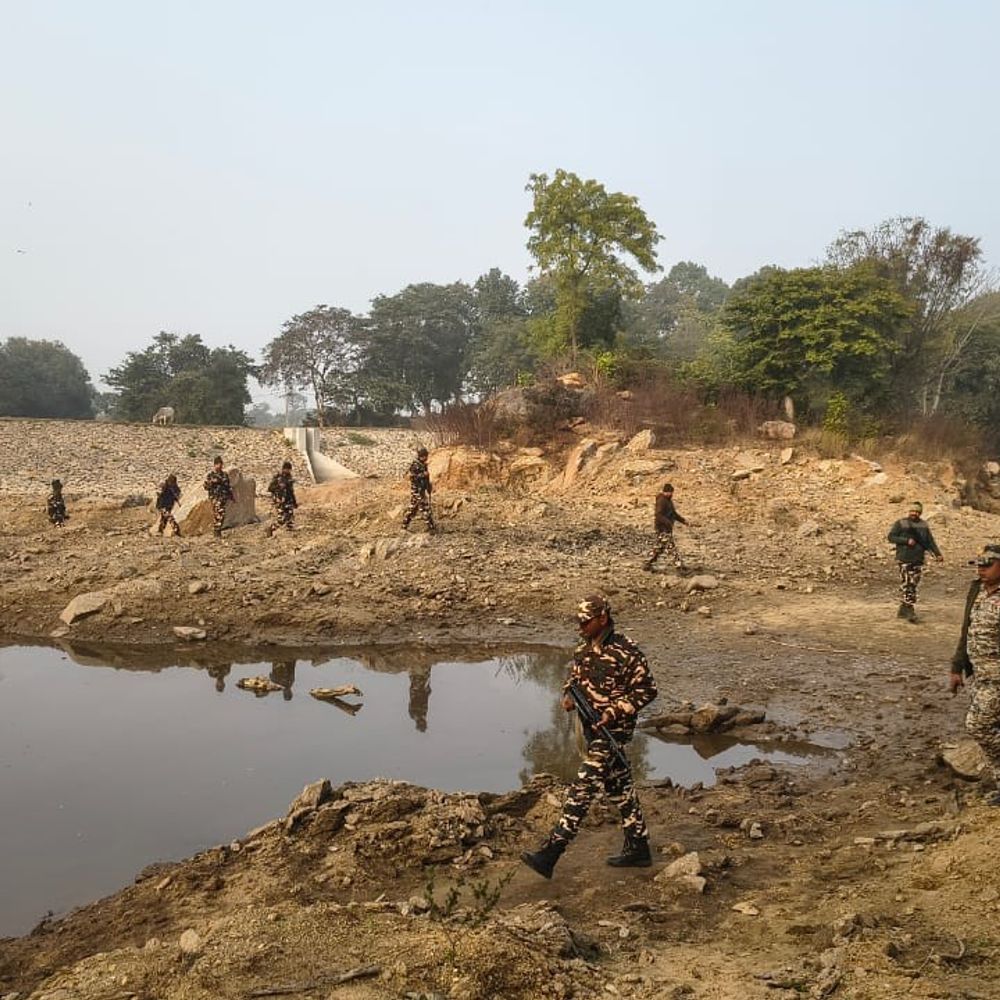 औरंगाबाद में अति नक्सल प्रभावित इलाके में चलाया कैंपेन:झरना गांव में नक्सली मूवमेंट की सूचना पर पहुंची एसएसबी, पुलिस की संयुक्त टीम; 6 डेटोनेटर, कोडेक्स वायर बरामद