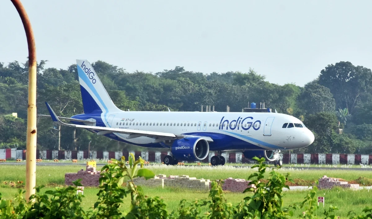 Indigo Airlines crisis: 650 उड़ानें रद्द, DGCA ने CEO को नोटिस जारी, यात्रियों और पर्यटन पर असर