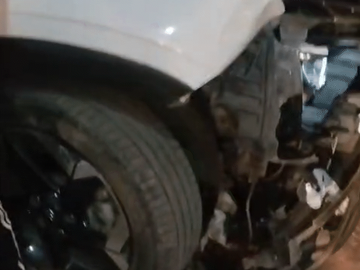 विधायक की कार का एक्सीडेंट; CCTV आया सामने:डिवाइडर की गेप से बाइक सवार ने अचानक रोड क्रॉस किया, दूसरी साइड खड़े थे ट्रक
