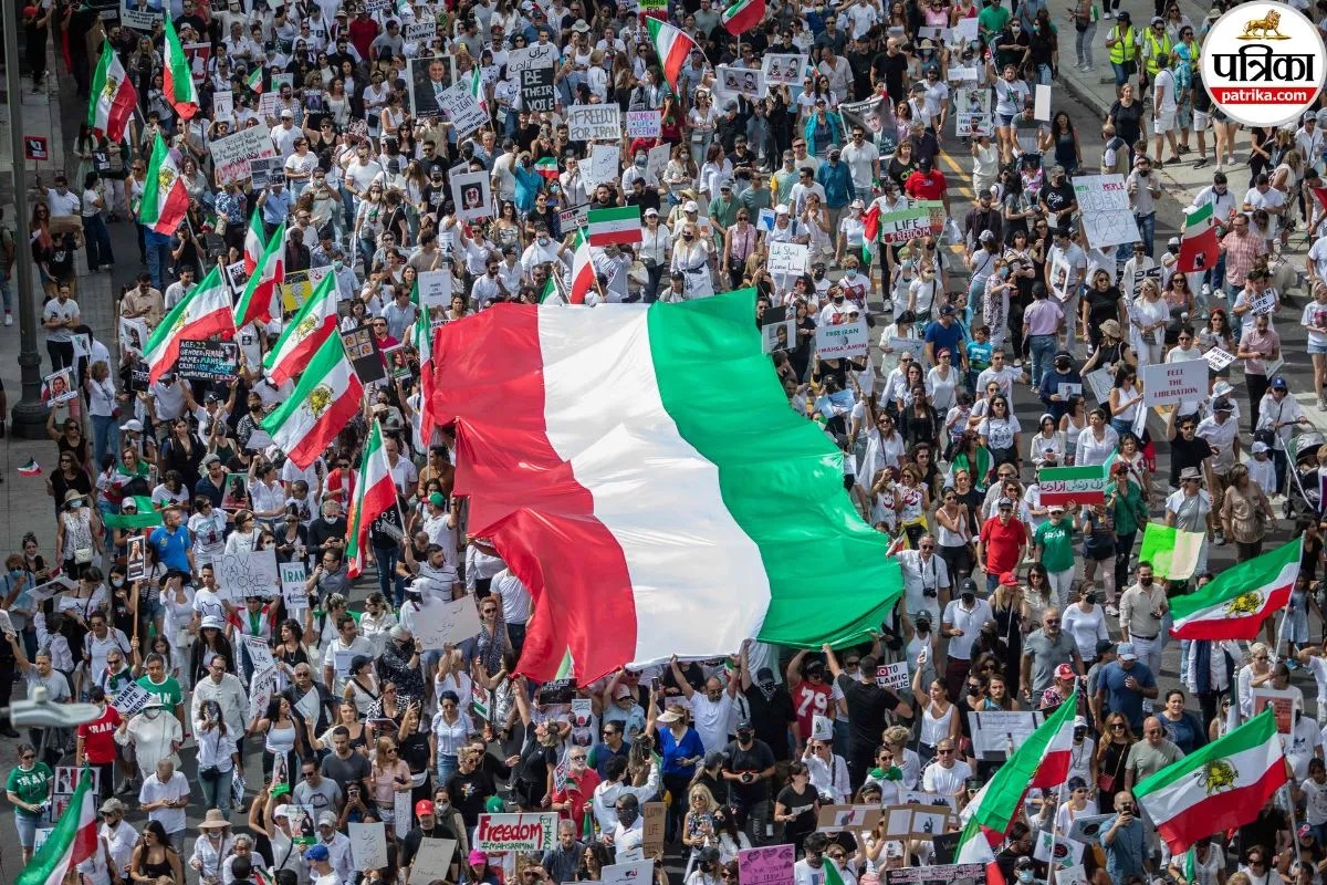 14 लाख रियाल का हुआ 1 डॉलर, अचानक क्यों बढ़ गई कीमत? ईरान में भारी बवाल के बाद सारे कामकाज-व्यापार ठप