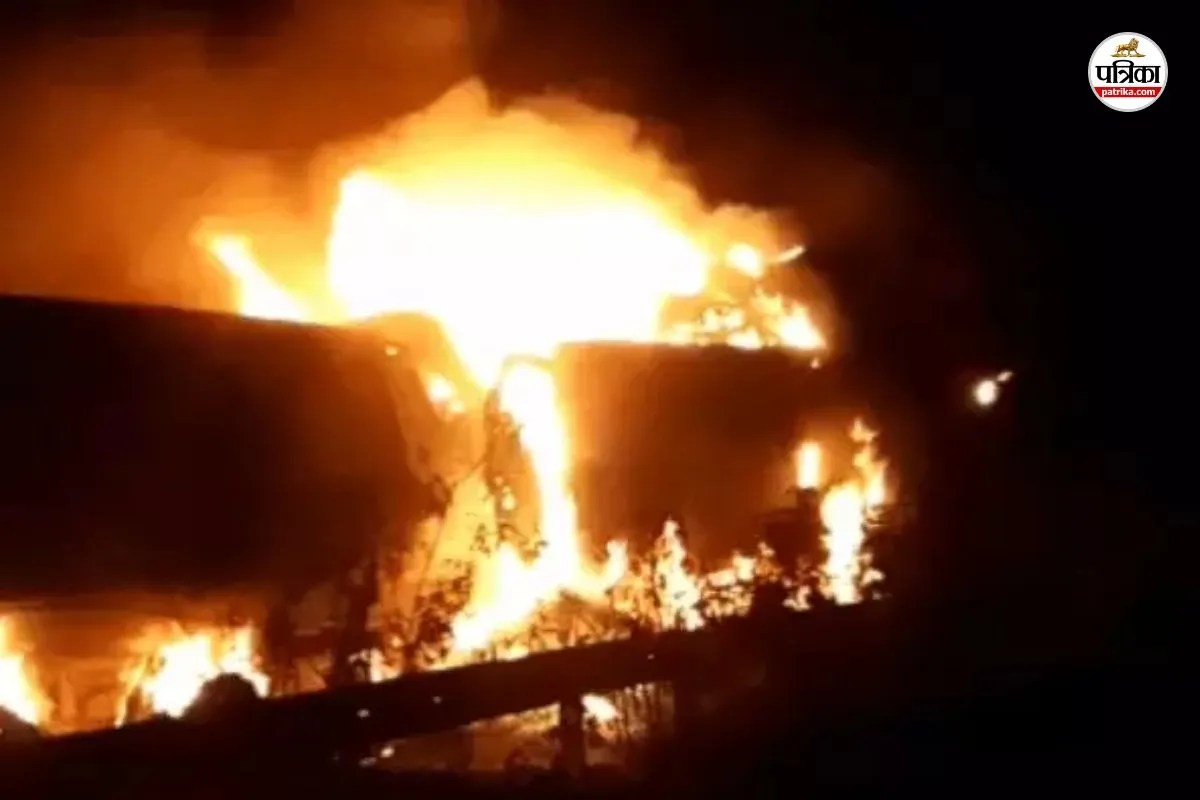 Rajasthan Accident: भीषण भिड़ंत के बाद ट्रक-ट्रेलर में लगी आग, ड्राइवर जिंदा जला; भारतमाता एक्सप्रेसवे पर 5​KM तक जाम