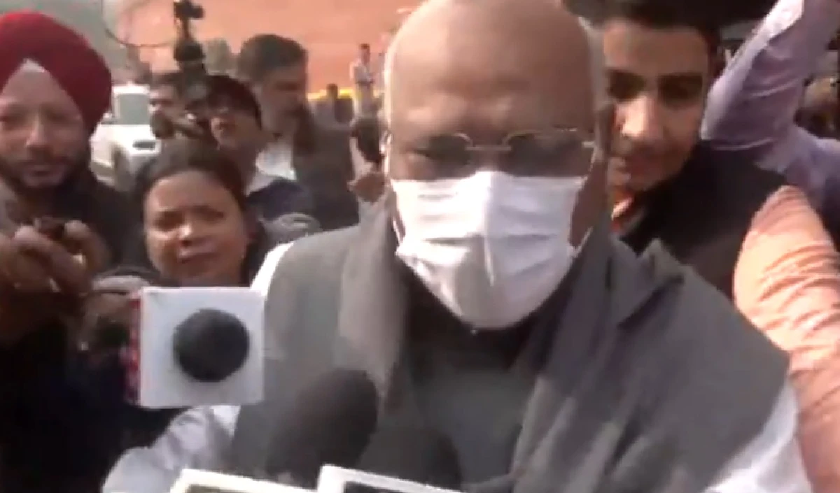 लोकतंत्र की रक्षा के लिए लड़ेगा विपक्ष, खड़गे का बड़ा ऐलान, मतदाता सूची मुद्दे पर गरमाई सियासत