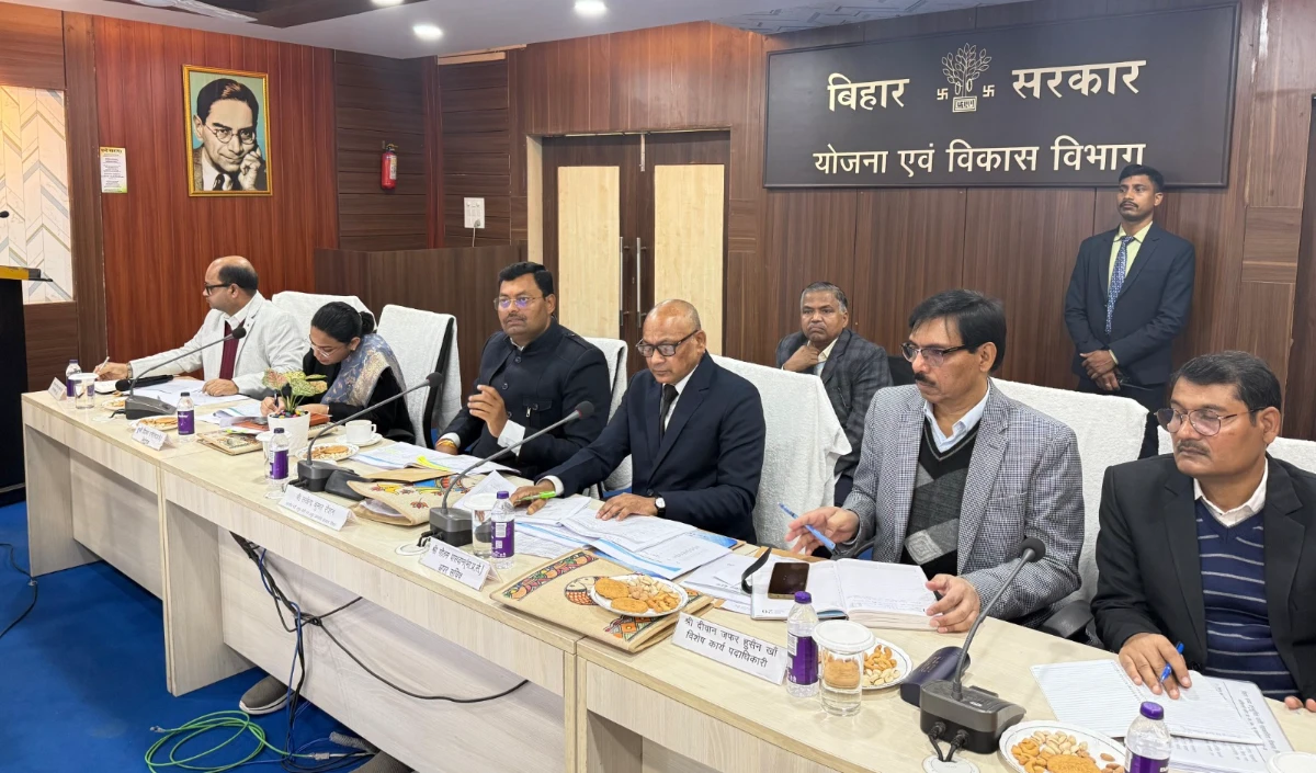 सरकार की कल्याणकारी योजनाओं को पात्र लाभार्थियों तक जल्द पहुंचाए: मंत्री लखेंद्र कुमार