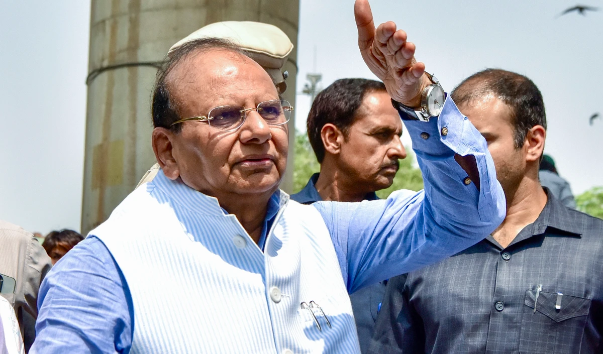 केजरीवाल ने एलजी का नंबर ब्लॉक किया? AAP प्रमुख को दिल्ली के LG का ‘लेटर बम’, लगाए संगीन आरोप