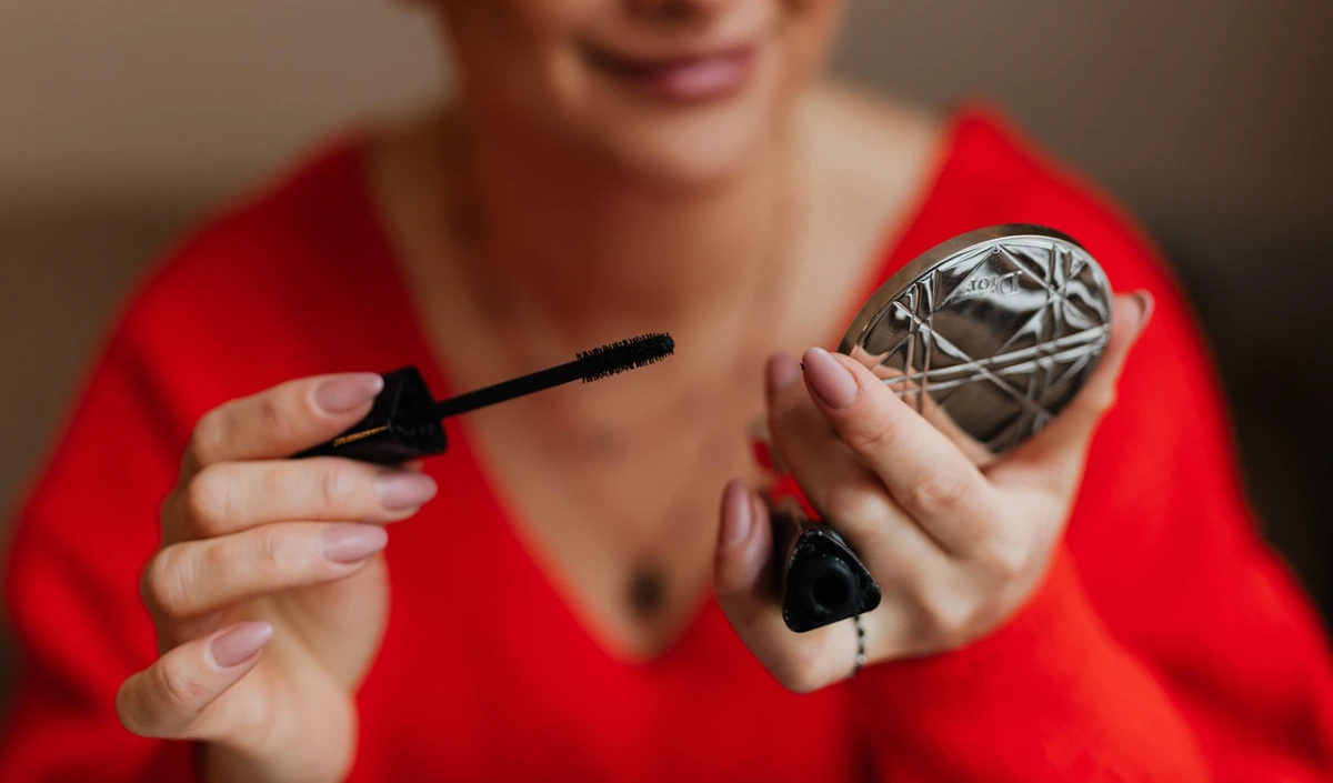 रोजाना मस्कारा का इस्तेमाल: कहीं बन न जाए आंखों की सेहत के लिए खतरा, जानें क्या हैं जोखिम