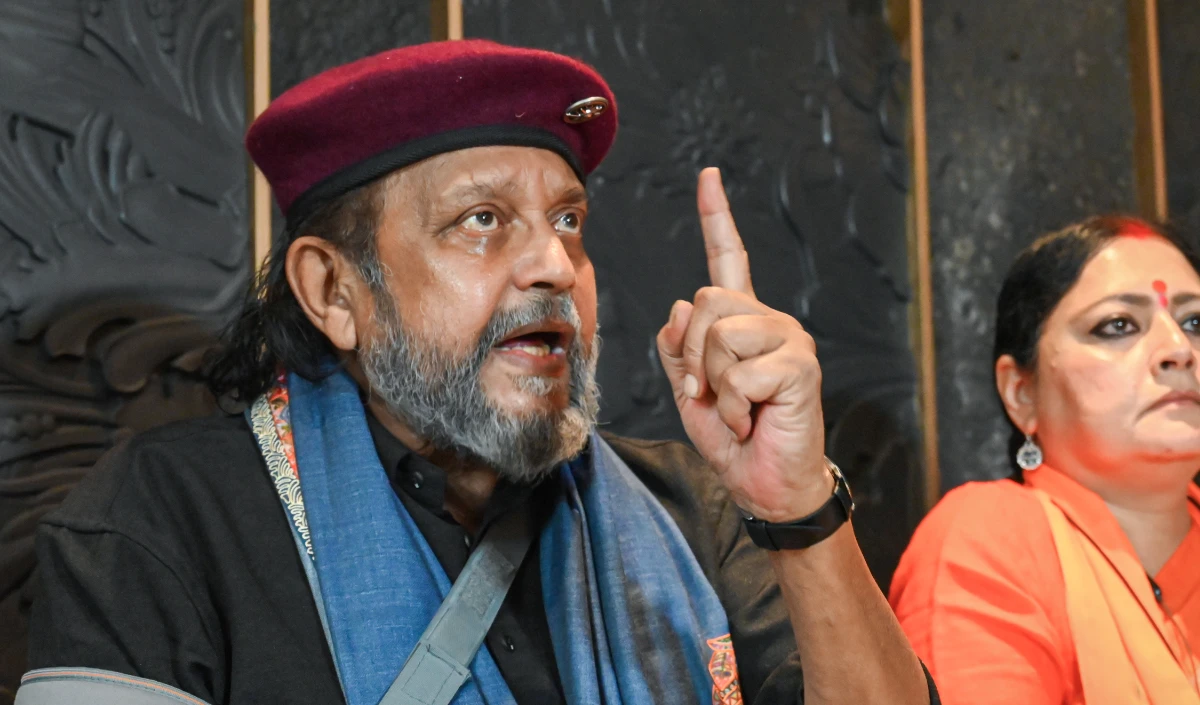 बांग्लादेश में हिंसा के बाद बंगाल में ‘महाभारत’! BJP-TMC में जुबानी जंग तेज, मिथुन का बड़ा आरोप