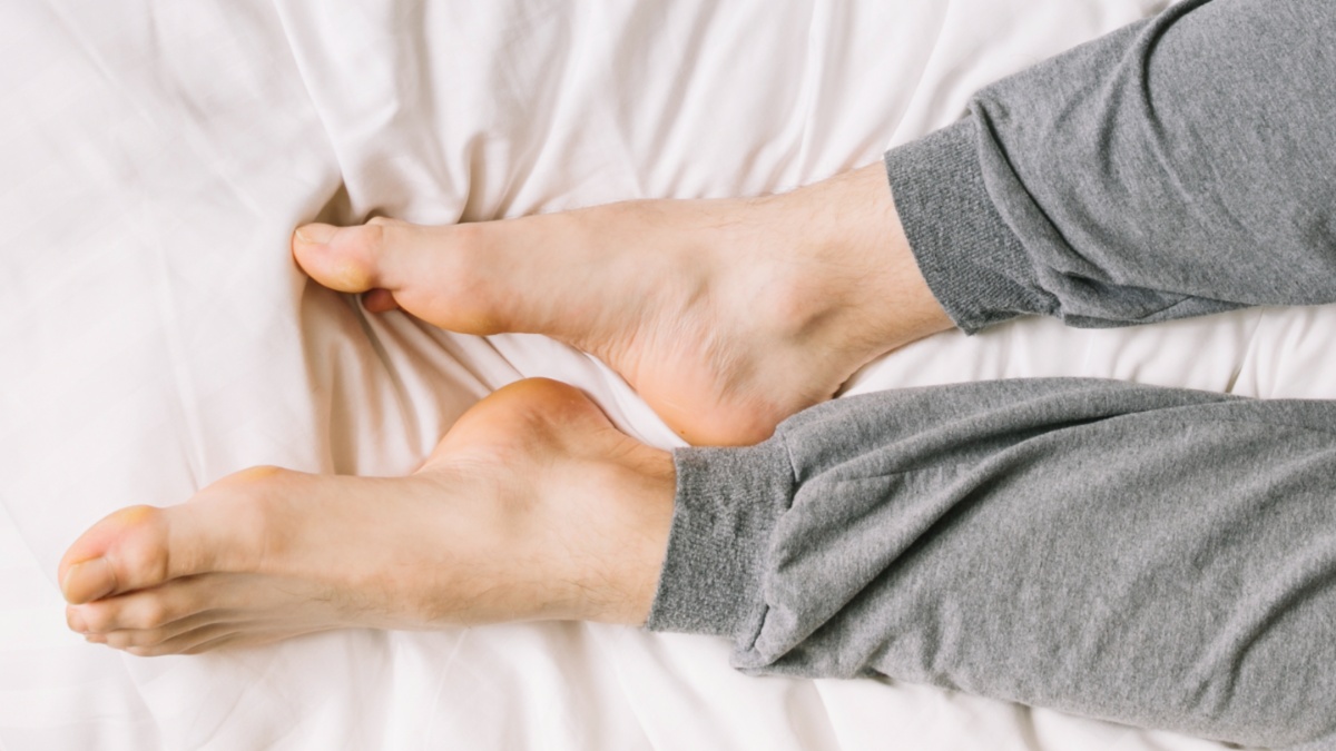 ठंड की वजह से तलवे पड़ने लगे हैं ठंडे तो इन नुस्खों से पैरों को तुरंत मिलेगी गरमाहट