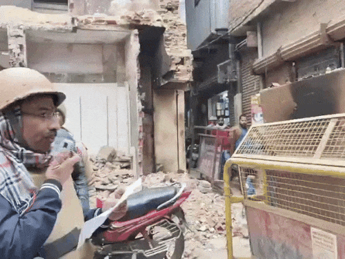 दालमंडी में 5-जनवरी के बाद शुरू होगी ध्वस्तीकरण की कार्रवाई:पीडब्ल्यूडी विभाग ने कराई मुनादी, रजिस्ट्री कर चुके लोग एक सप्ताह में खाली करें मकान