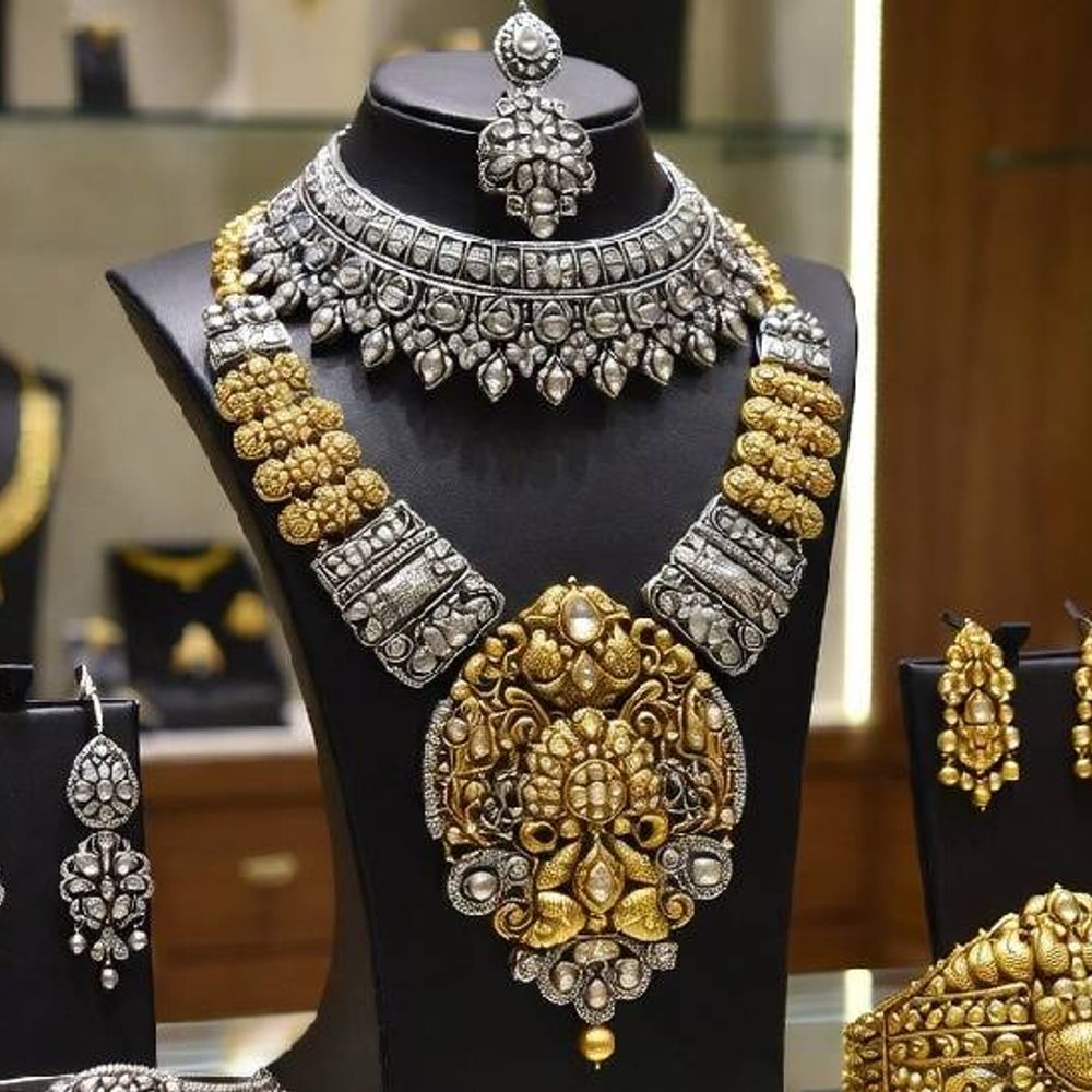 सोने-चांदी के दाम में लगातार तीसरे हफ्ते तेजी:चांदी इस हफ्ते 17,000 महंगी हुई, इस साल 127% बढ़ी कीमत; गोल्ड ने 74% रिटर्न दिया